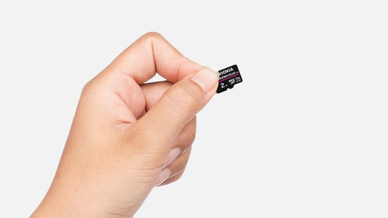 Kioxia Exceria Plus G2 2TB LMPL2M002TG2 microSDXC Hafıza Kartı - UHS-I, U3, V30, A1, Class 10, 100/90 MB/s