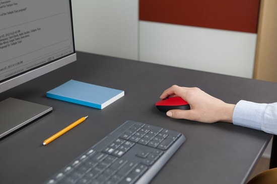 Logitech M171 Kırmızı Kablosuz Optik Mouse (910-004641) - USB Nano Alıcı, 1000DPI, Ergonomik Tasarım, 10 Metre Menzil